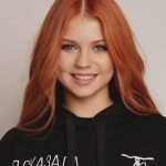 «Пригодятся телефон и зарядка». Трусова показала, как собирает сумку в роддом